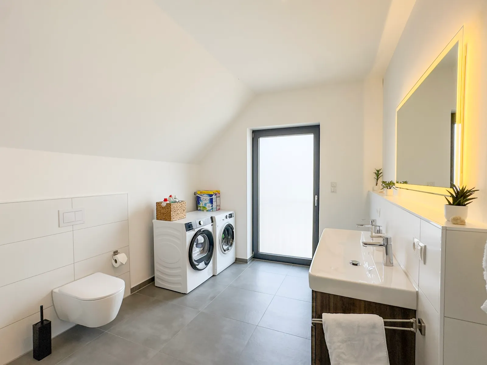 Traubentraum – Badezimmer mit Waschmaschine (Foto 6 von 9)