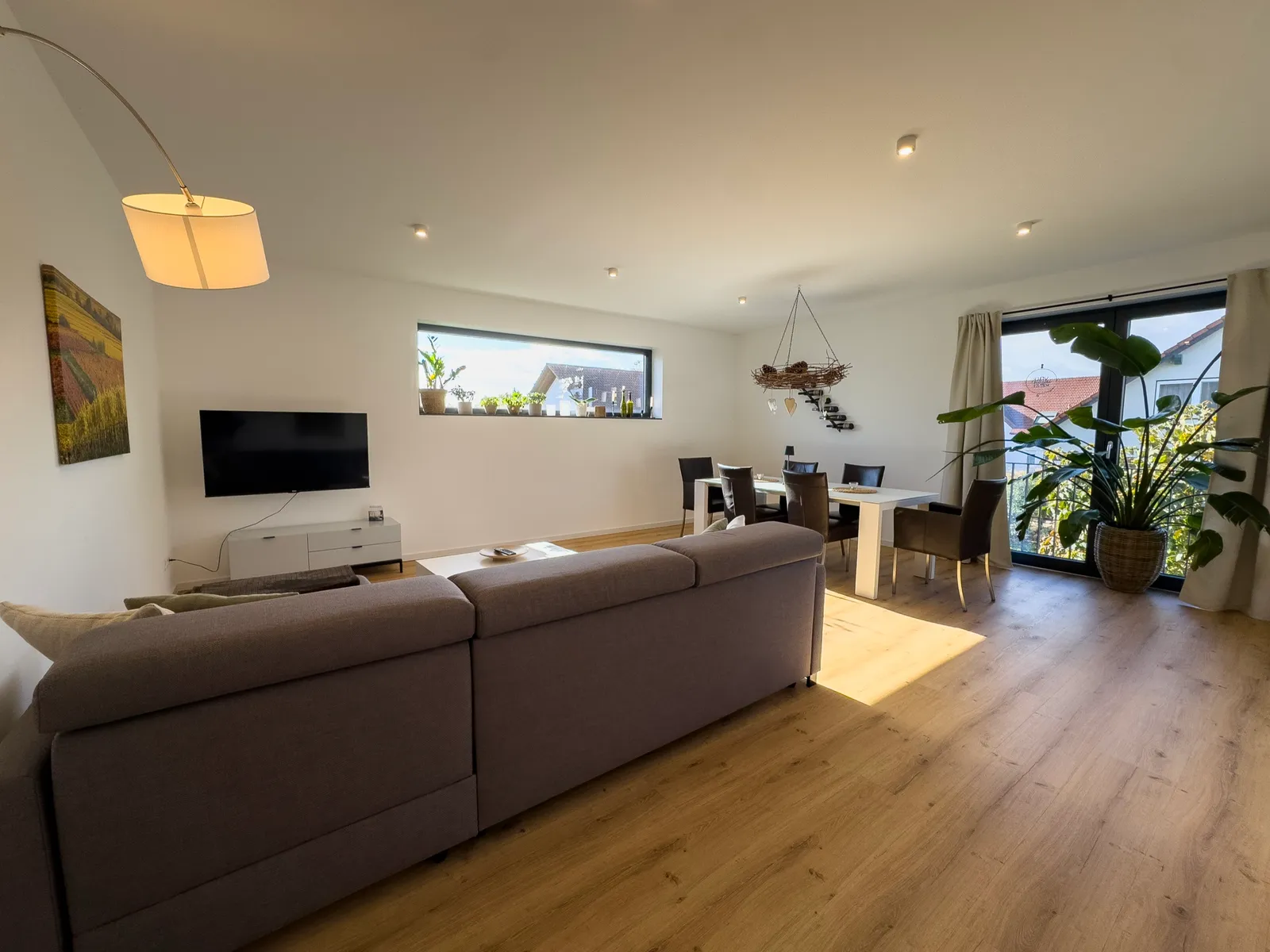 Rebenglück – Wohnzimmer mit Essbereich (Foto 10 von 12)